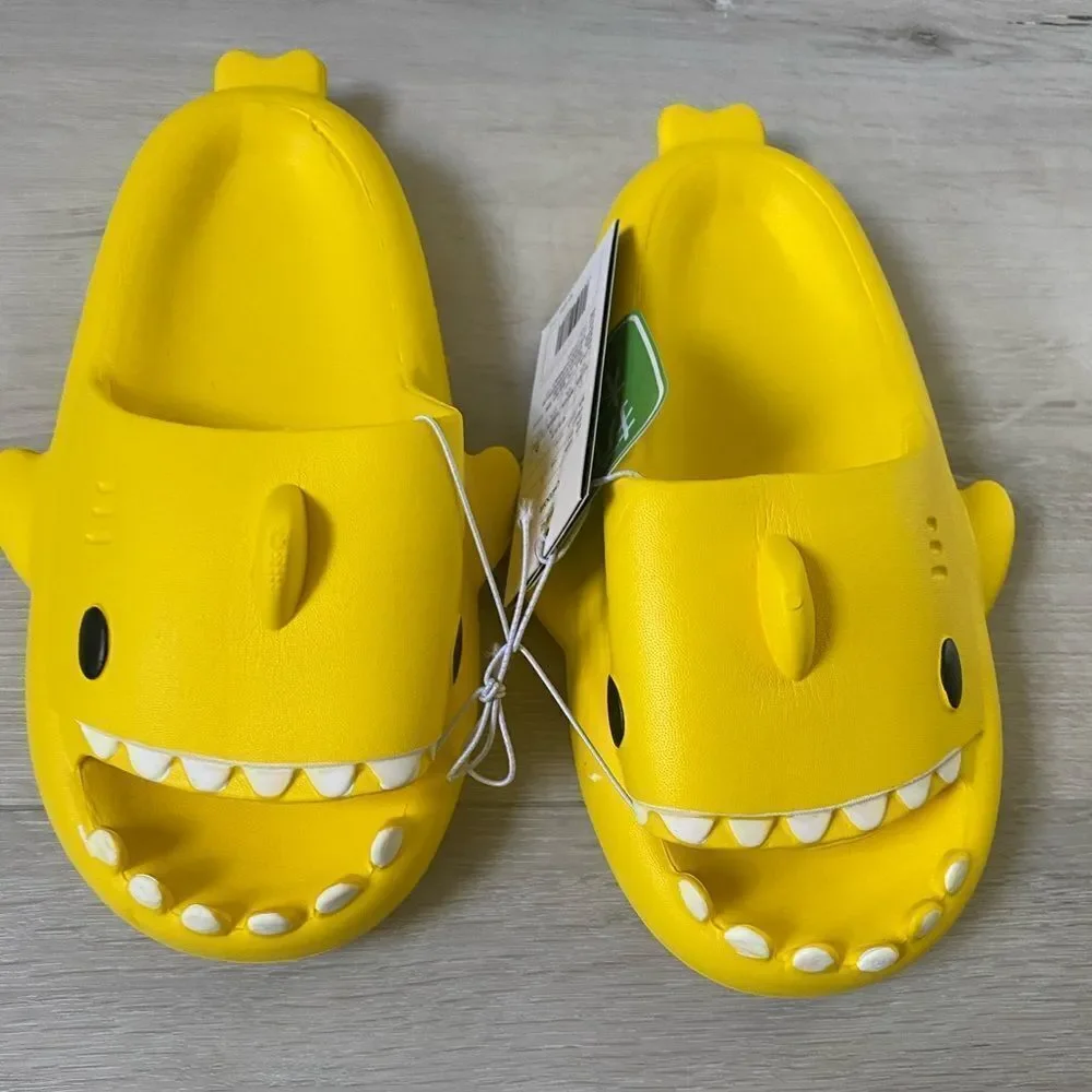 Chedoir Shark Cloud Slides Yellow size 4 (200MM) NWT in packaging‎